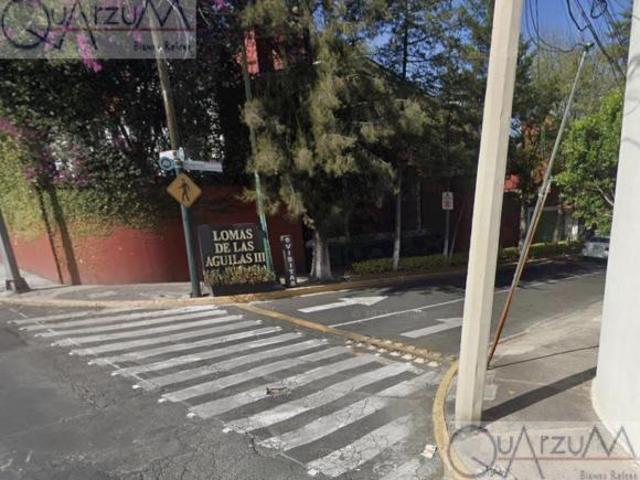 Se vende terreno plurifamiliar para 4 viviendas en Lomas de las Aguilas. Calle con vigilancia
