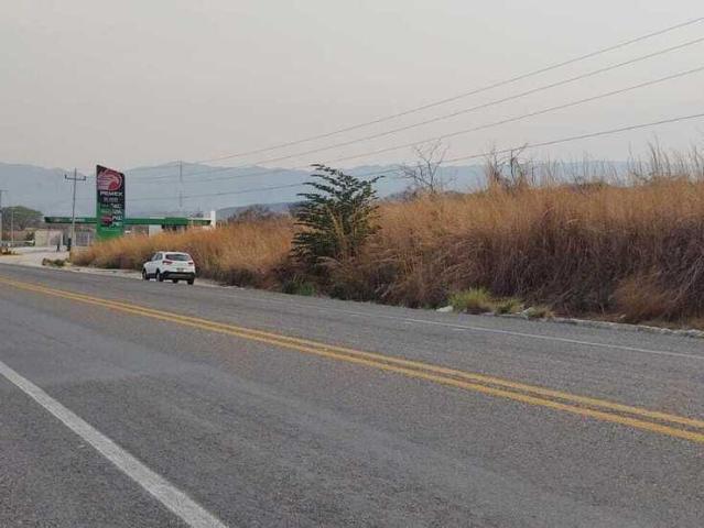 Se vende terreno rumbo al aeropuerto