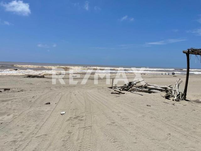 SE VENDE TERRENO SOBRE PLAYA, A UNOS METROS DE BARRA VIEJA, ACAPULCO