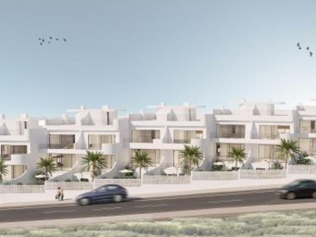 se vende un bungalow de nueva construcion con parcela, piscina propia y garaje en distancia de 100 m