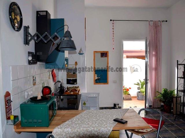 Se vende una casa de tres plantas cómoda, amplia y llena de. 187m² Los Pajares