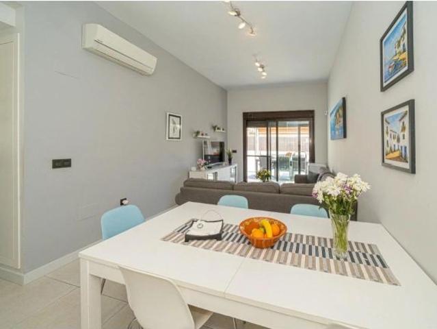 Se vende una villa moderna en la zona de Lomas de Cabo Roig de la costa de Orihuela Costa