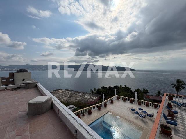 SE VENDE VILLA CON VISTA AL MAR EN FRACCIONAMIENTO LAS PLAYAS ACAPULCO