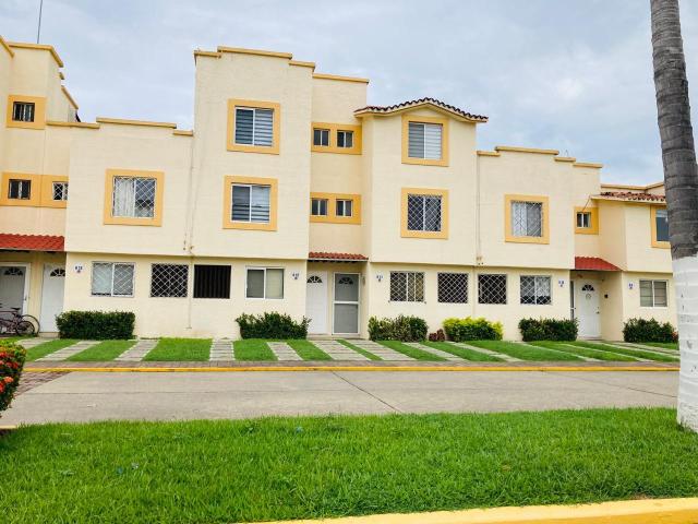 SE VENDE VILLA EN FRACCIONAMIENTO LAS PALMAS, ACAPULCO DIAMANTE