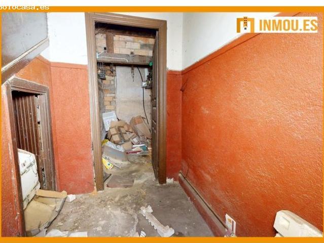 SE VENDE VIVIENDA CON LOCAL COMERCIAL EN EL CENTRO DE CELANOVA