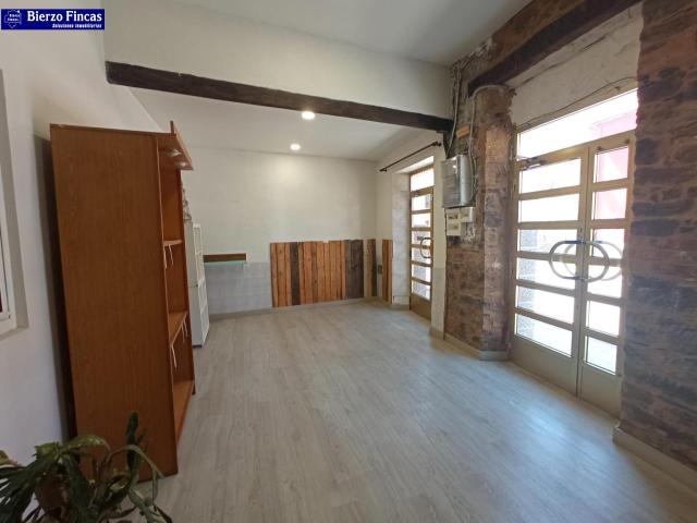 SE VENDE VIVIENDA CON PANADERÍA
