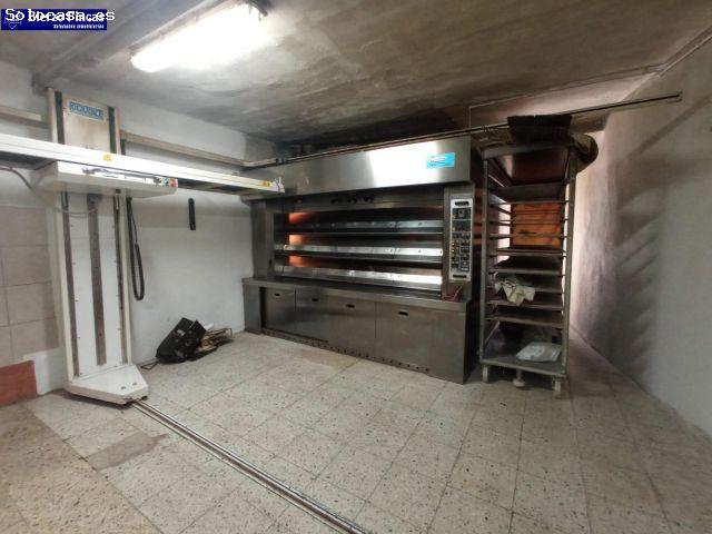 SE VENDE VIVIENDA CON PANADERÍA