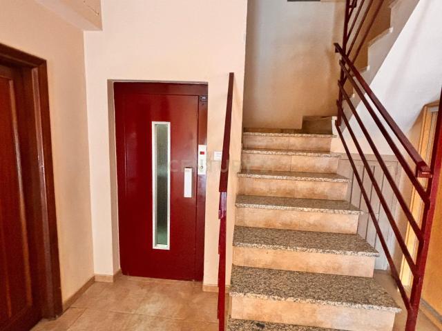 Se vende vivienda en Alcoy, ubicada en primera planta de edificio