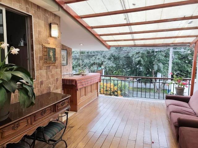 Se vende acogedor departamento en segundo piso en casa