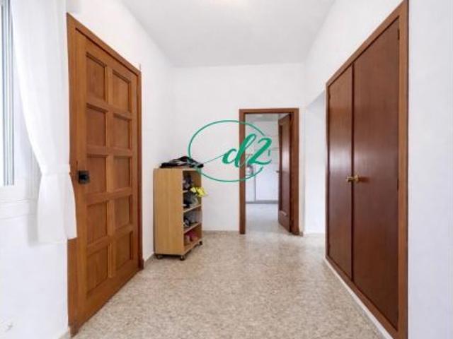 SE VENDE ACOGEDORA CASA CON 1000 DE PARCELA A ESCASOS KM DEL CENTRO DE LA CIUDAD. REF1454