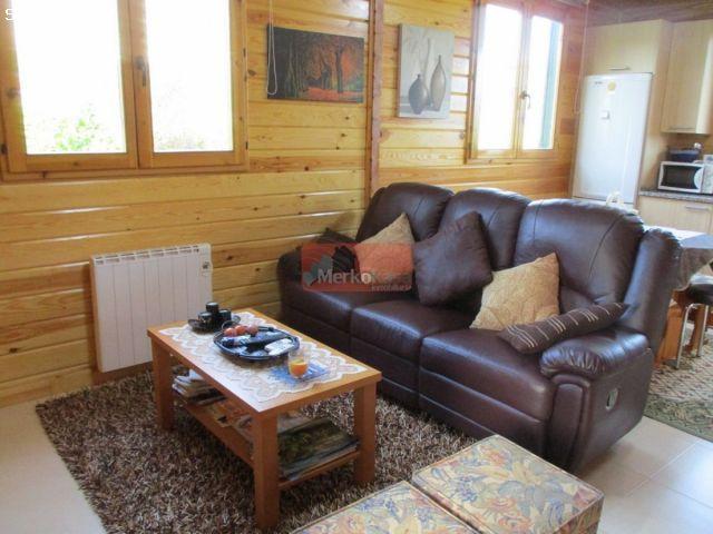 SE VENDE ACOGEDORA CASA DE MADERA CON FINCA URBANIZABLE ZONA FRIOL!