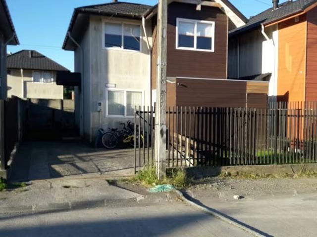 Se vende acogedora casa en sector residencial Valle Volcanes | 3 dormitorios por 3770.00 en Puerto Montt