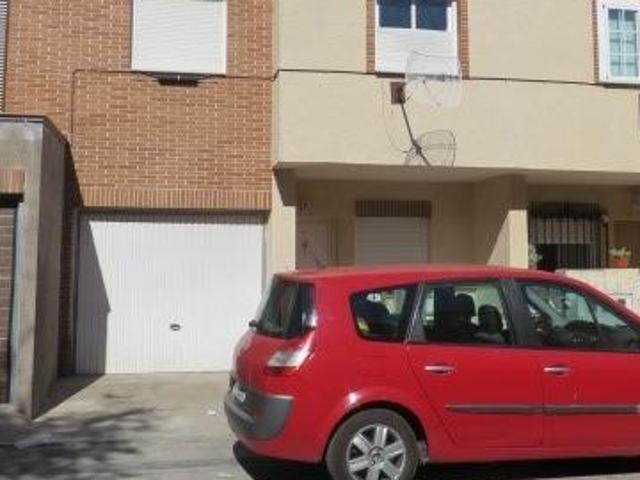 Se vende adosado en Ajofrín. SIN POSESIÓN, NO SE PUEDE VISITAR