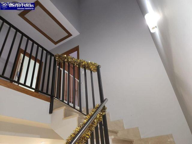 SE VENDE ADOSADO EN LA ROSALEDA