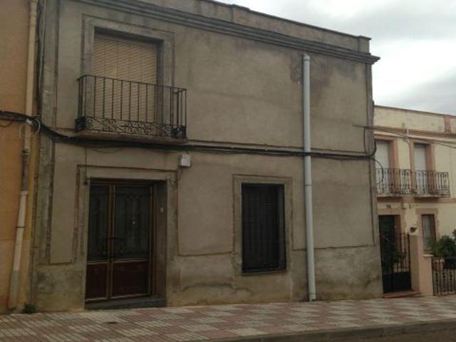 Se vende Adosado Sin posesión en la localidad de Almaden