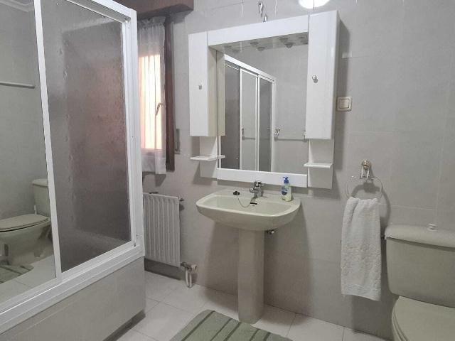 SE VENDE / ALQUILA PISO CENTRICO CON ASCENSOR EN VILLARCAYO