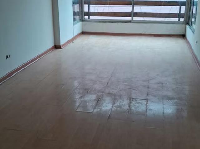 Se vende amplio centrico depto en san bernardo | 3 dormitorios por 102000. 00 en San Bernardo