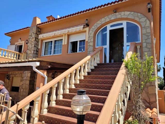 Se vende amplio chalet en Denia cerca del centro