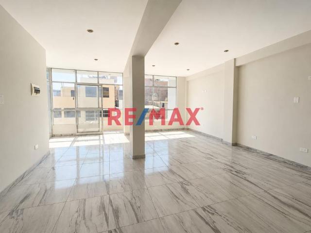 Se Vende Amplio Departamento De Estreno En El 3Piso Urb. San Vicente