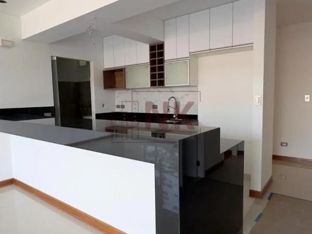 Se Vende Amplio Departamento en Miraflores de m
