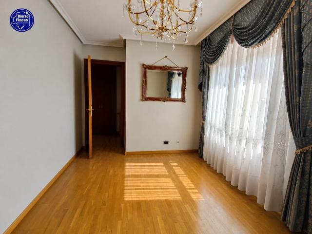 SE VENDE AMPLIO PISO EN LA PALOMERA, LEÓN