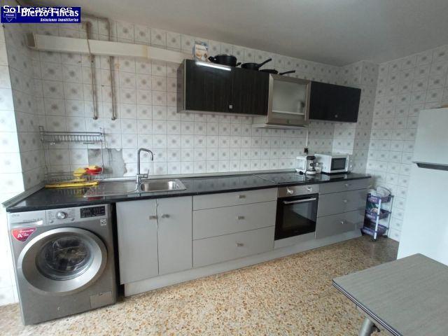 SE VENDE AMPLIO PISO EN PONFERRADA