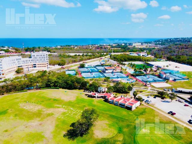 SE VENDE AMPLIO TERRENO AL LADO DEL CAMPO DE GOLF Y LAGO EN COUNTRY CLUB, CAMPECHE