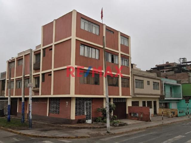 Se Vende Amplio Y Cómodo Departamento En Segundo Piso Frente A La Avenida Coronel Samuel Alcazar