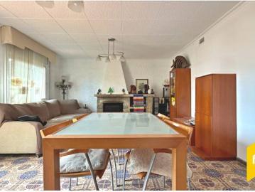Se vende amplio y luminoso Ático con DOS Terrazas y un amplio balcón, Ascensor, 4 habitaciones, coci