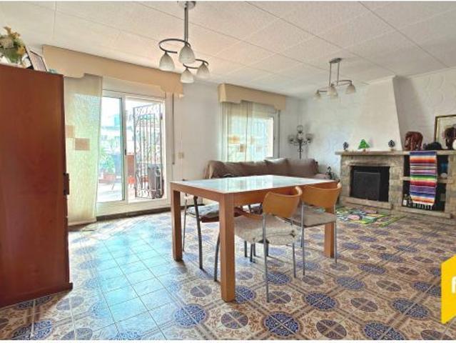 Se vende amplio y luminoso Ático con DOS Terrazas y un amplio balcón, Ascensor, 4 habitaciones, coci