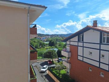SE VENDE AMPLIO Y SOLEADO PISO EN GORLIZ