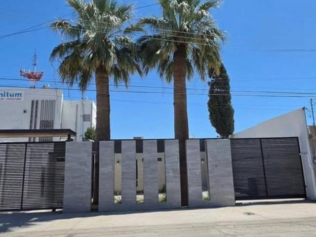 SE VENDE AMPLIA CASA UBICADA POR AVE. TECNOLOGICO Y AVE. DE LA RAZA