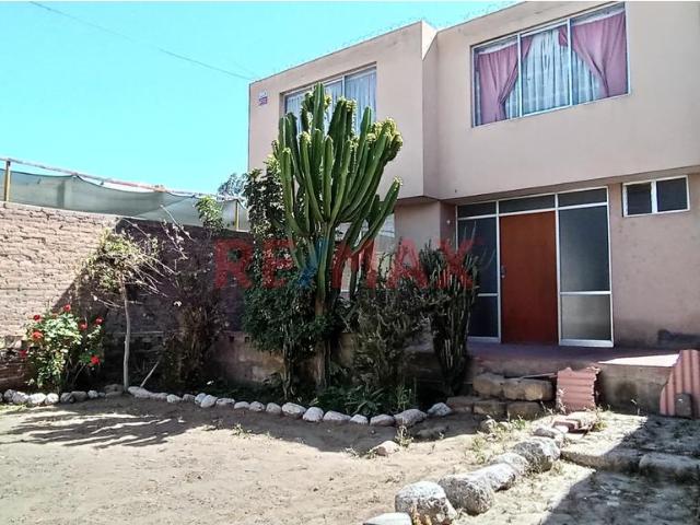 Se Vende Amplia Casa A Precio De Terreno En Zamácola!