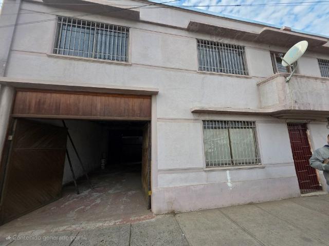 Se vende amplia casa cercana al centro de quillota