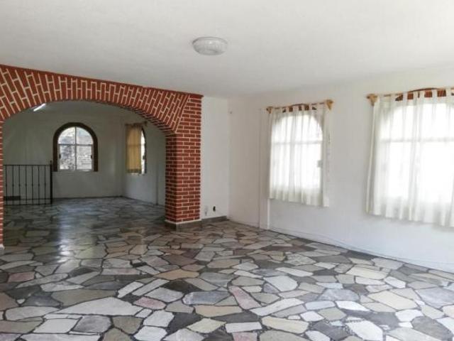 Se vende amplia casa de 5 recámaras en San Juan Tepeximilpa, Tlalpan