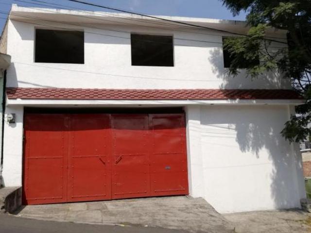 Se vende amplia casa de 5 recámaras en San Juan Tepeximilpa, Tlalpan