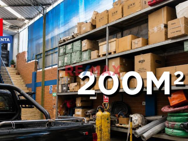 Se Vende Amplia Casa De 200 M² En Pariachi Frente A Parque