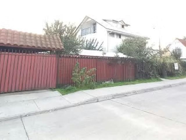 Se Vende Amplia Casa de Tres Pisos 5D 3B en Labranza Villa Las Rosas | 5 dormitorios por 140000. 00 en Temuco
