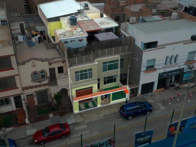 SE VENDE AMPLIA CASA EN ZONA RESIDENCIAL DE PUEBLO LIBRE