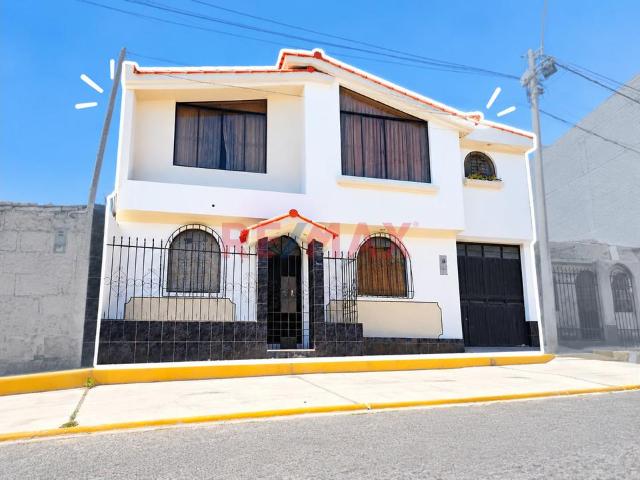 ✨ ¡Se Vende Amplia Casa En Asociación José Olaya – Cayma!