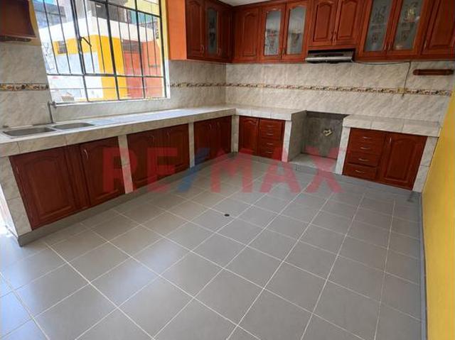 ✨ ¡Se Vende Amplia Casa En Asociación José Olaya – Cayma!
