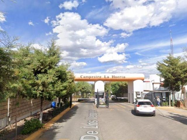 SE VENDE AMPLIA CASA EN CLUB CAMPESTRE LA HUERTA, MUY AMPLIA Y BARATA! CCE
