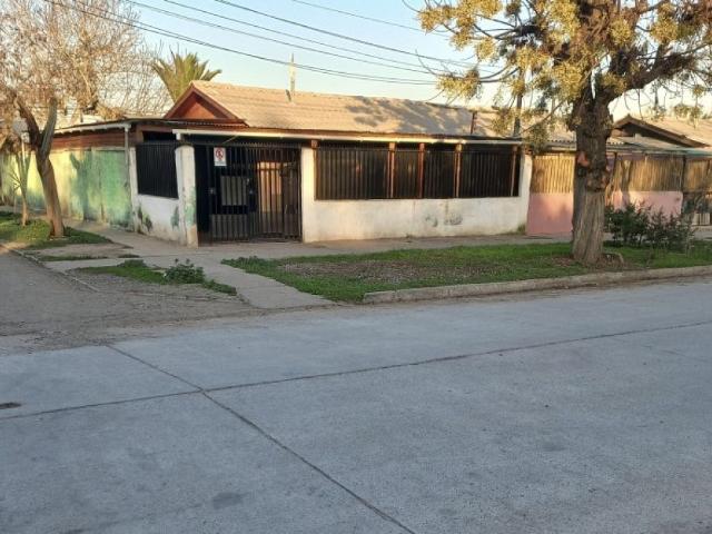 Se vende amplia casa en estación central