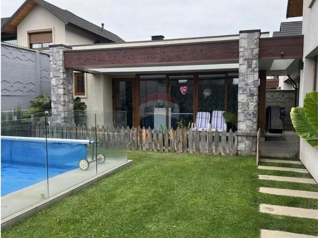 Se vende portal de la frontera /piscina y quincho. 4 dormitorios por 12990.00 en Temuco