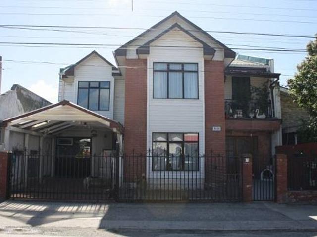 SE VENDE AMPLIA CASA HABITACIÓN EN SECTOR CONSOLIDADO