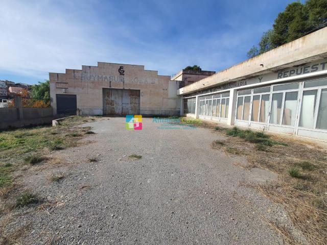 Se vende amplia nave industrial en Olula del Rio. Este enorm. 1700m² Olula del Río