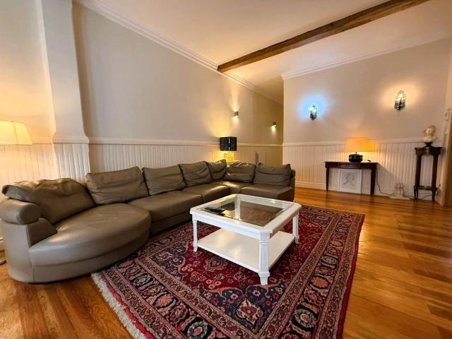Se Vende Amplia Vivienda con Licencia Turistica de 3 Dormitorios y 2 Baños en Zona abandoibarra Guggenheim