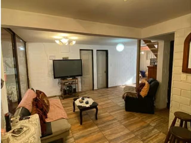 Se vende amplía y hermosa casa en alejandro fleming las condes | 4 dormitorios por 250000. 00 en Las Condes