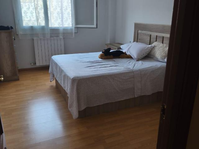 SE VENDE APARTAMENTO EN VALENCIA DE DON JUAN, COCINA CON TERRAZA, SALÓN, 2 HAB BAÑO, ASEO, ASCENSOR, TRASTERO Y P.G. AMPLIA TERRAZA