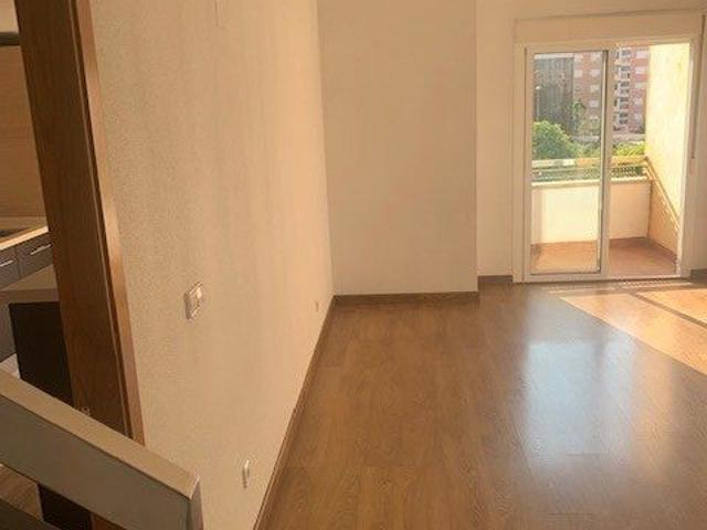 SE VENDE ATICO DUPLEX EN EDIFICIO, LUMINOSO Y CON DOS TERRAZAS